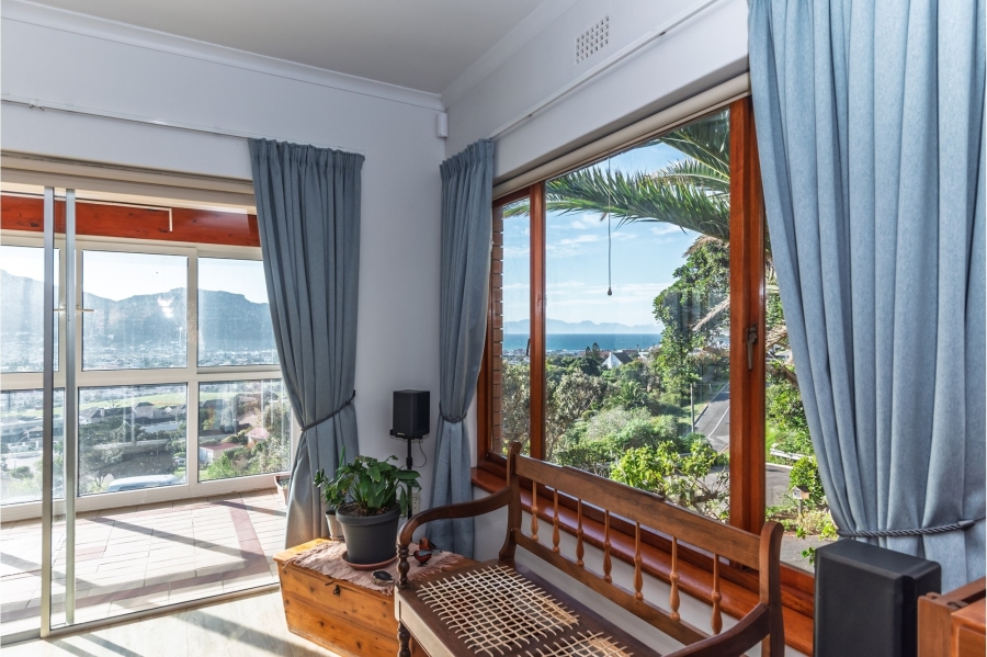 4 Bedroom Property for Sale in Fish Hoek Western Cape